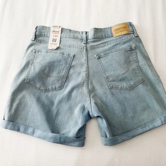 NWT Light Wash Mid Rise Shorts 29” Waist - Picture 11 of 12
